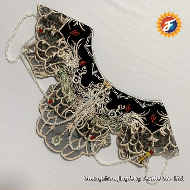 Детски аксесоар за дрехи с водноразтворима бродерия, облачна бродерия на раменете, мотив пеперуда върху яка и мънистени акценти