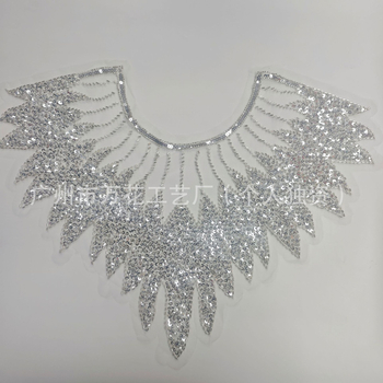 Полиестерна мрежеста бродерия апликация с перли и мъниста; флорален мотив за предната част на дрехата; DIY украса за облекло; марка Thousand Flowers; подходяща за дамски облекла, официални рокли, сватбени изделия