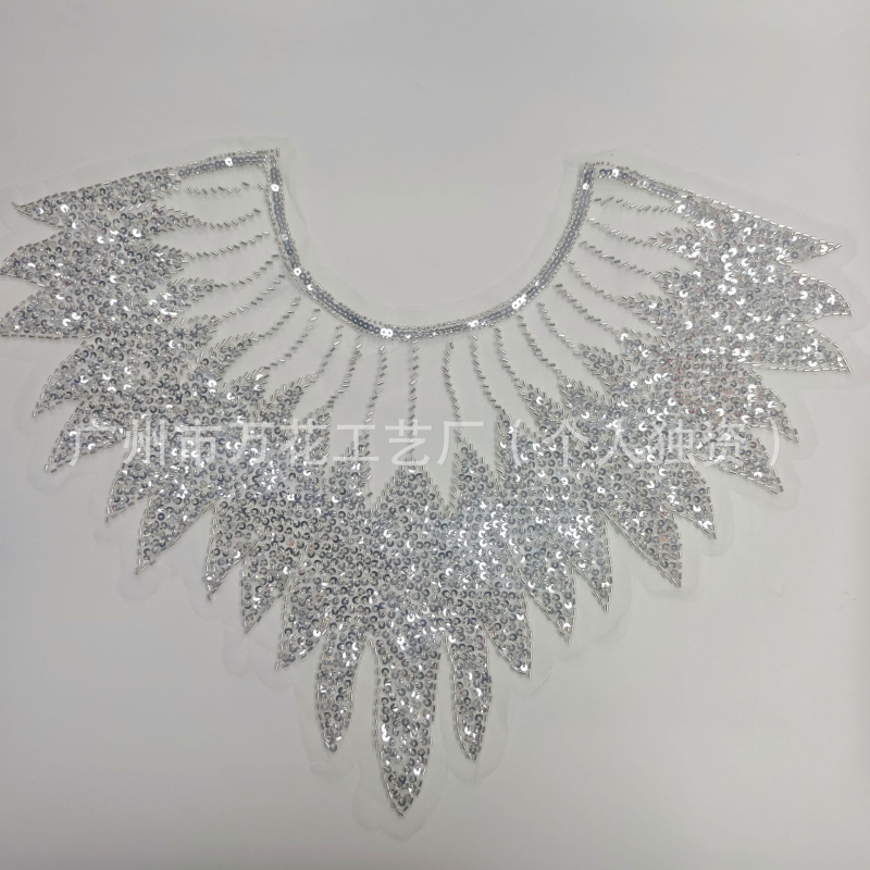 Полиестерна мрежеста бродерия апликация с перли и мъниста; флорален мотив за предната част на дрехата; DIY украса за облекло; марка Thousand Flowers; подходяща за дамски облекла, официални рокли, сватбени изделия