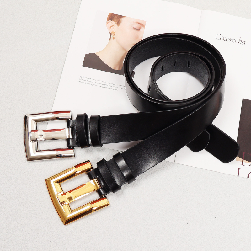 Женски широк кожен колан с квадратна пряжка, телешка кожа; пряжка от цинкова сплав; закопчаване: щифт; есен 2025; тежка индустрия