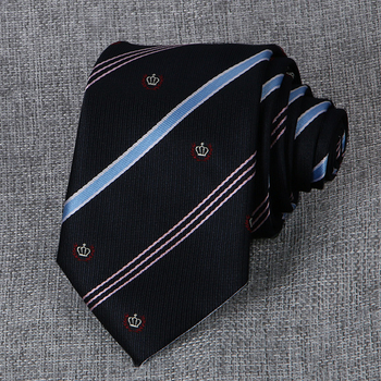 Karūnos motyvo dryžuota kaklaraištis, unisex, strėlinio stiliaus, poliesteris