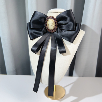 Moteriška kaklo gėlės segtukas — retro, plokščias galvutė, lydinys, monochrominis