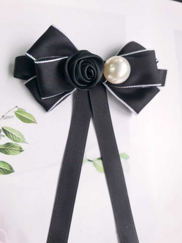 Kaklo gėlės segė su mišriomis medžiagomis (Unisex, Poliesterio įdaila, Žiema 2025)