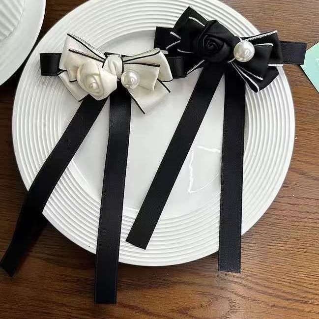 Kaklo gėlės segė su mišriomis medžiagomis (Unisex, Poliesterio įdaila, Žiema 2025)