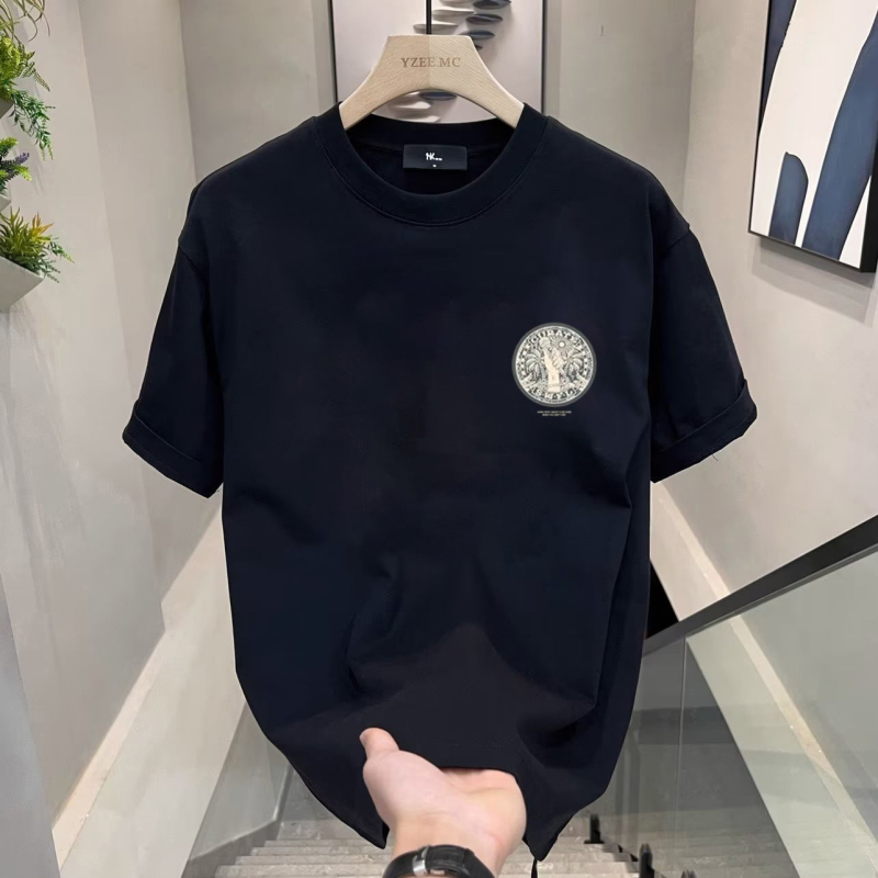 Ispisano T-shirt s okruglim izrezom, kratkim rukavima, američki stil, slobodan kroj, uz klips za kravatu