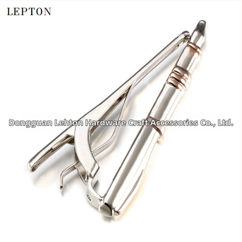 Kaklaraiščio segtukas, iš vario, 14k tyrumas, elektroplakavimas, vyriškas stilius, gėlių motyvas apykaklei