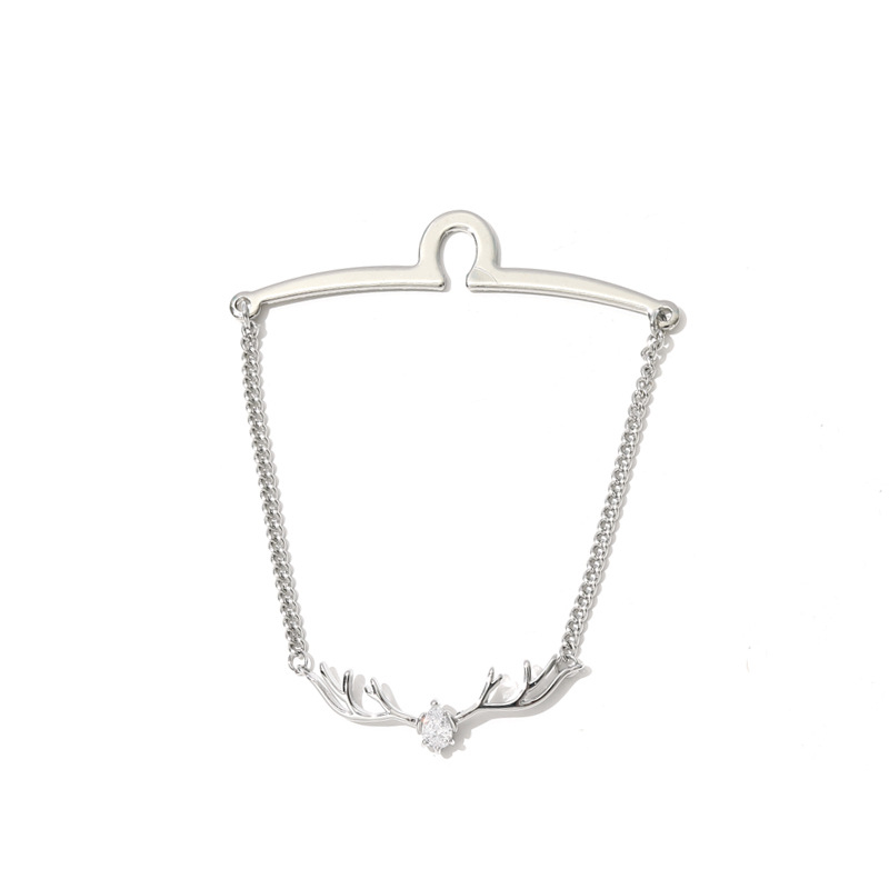 Kaklo klipas su elnio galvos motyvu ir kutų grandine, elektroplatinė lydinys, plokščias galvos stilius