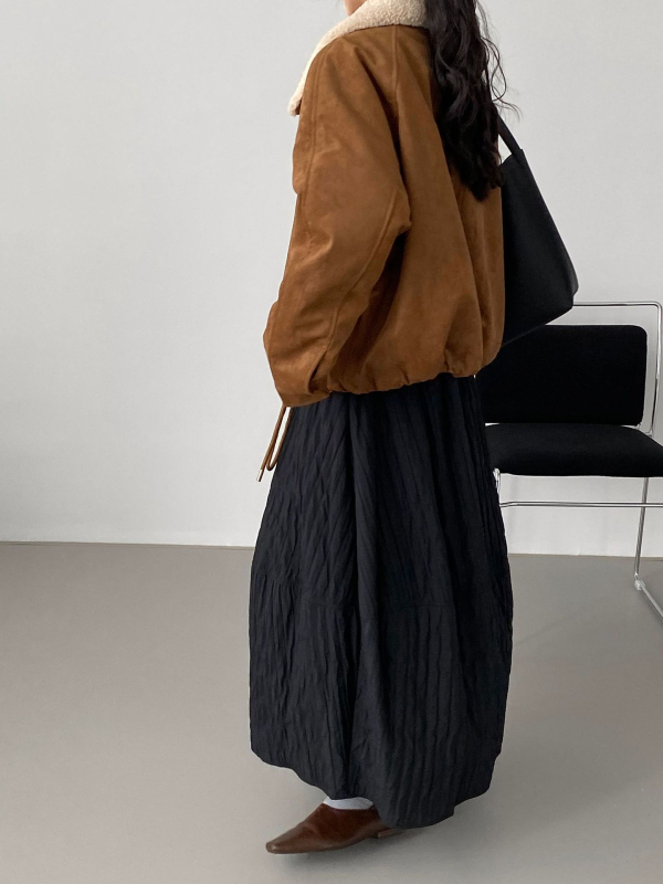 Geacă damă cu umplutură din bumbac, guler din blană de miel, material poliester, fermoar, mâneci lungi