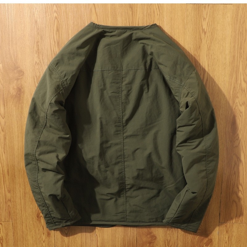 Ανδρικό καπιτονέ μπουφάν χωρίς γιακά — ιαπωνικού ρετρό στυλ, ανθεκτικό στον άνεμο, επένδυση και γέμισμα από πολυεστέρα, πλευρικές τσέπες, στενή γραμμή, κλείσιμο με μία σειρά κουμπιών