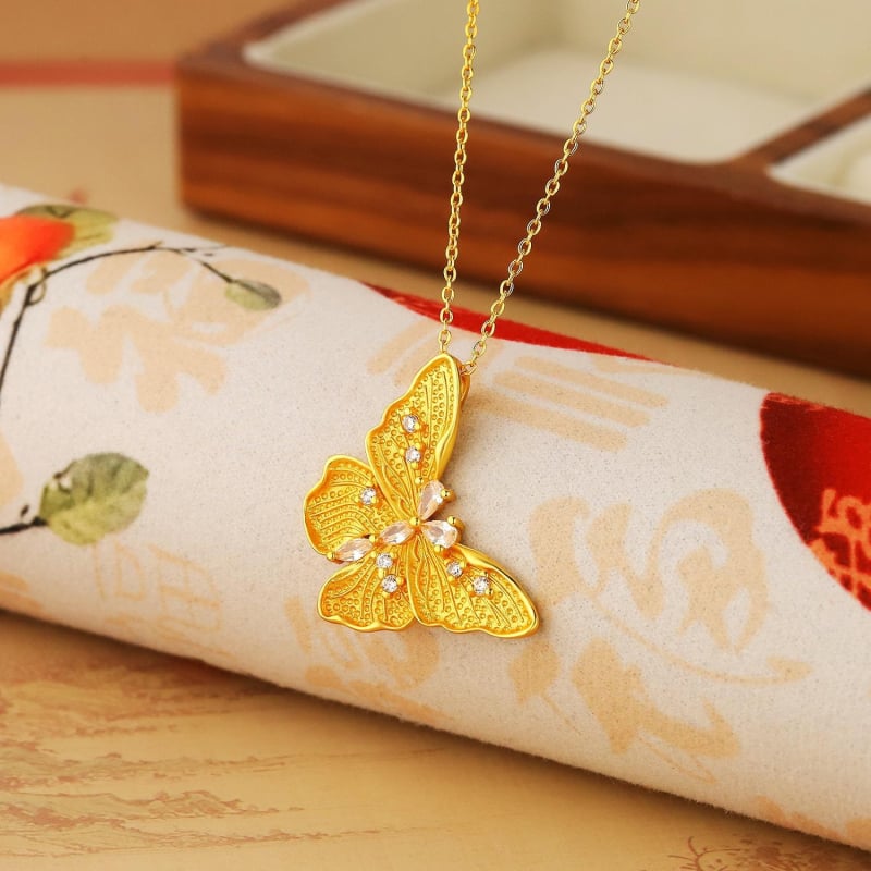 Matt felületű pillangó medálos nyaklánc nőknek, lánc típusú Chopard/keresztes/box, 41-50 cm, könnyű luxus stílus