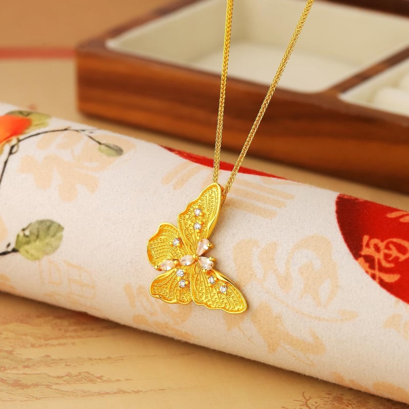 Matt felületű pillangó medálos nyaklánc nőknek, lánc típusú Chopard/keresztes/box, 41-50 cm, könnyű luxus stílus