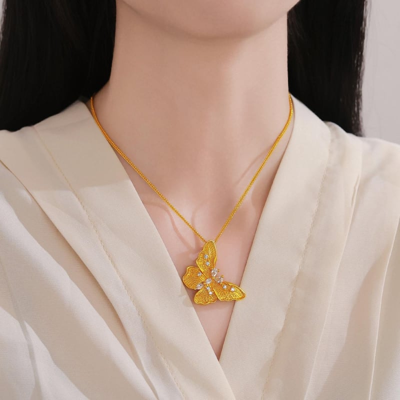 Matt felületű pillangó medálos nyaklánc nőknek, lánc típusú Chopard/keresztes/box, 41-50 cm, könnyű luxus stílus