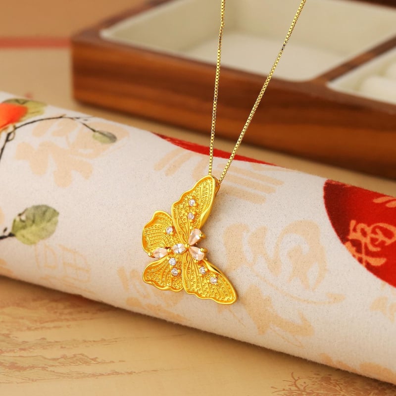 Matt felületű pillangó medálos nyaklánc nőknek, lánc típusú Chopard/keresztes/box, 41-50 cm, könnyű luxus stílus