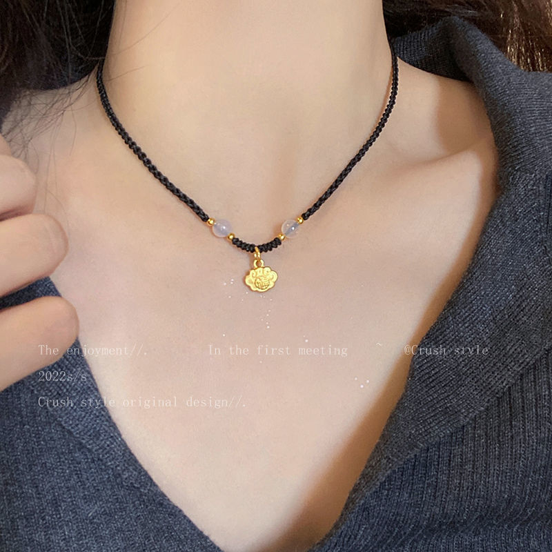 Nyaklánc kézzel szőtt ötvözet medállal, kulcscsonti láncon, állítható hosszúságú, nemzeti stílusú dizájn.