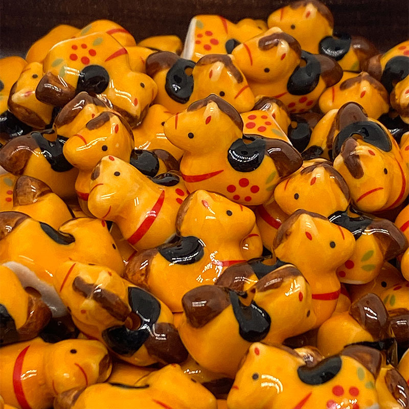 Керамични мъниста за DIY – свободни с мотив коня, ръчно рисувани и глазирани; марка Double hair; сезон лято 2025