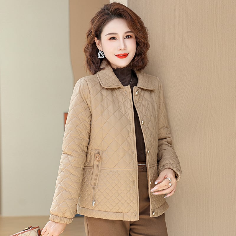 Pamut tömésű, quiltelt kabát fleece-béléssel, egylöves záródású, reveres gallérral, középhosszú téli kabát