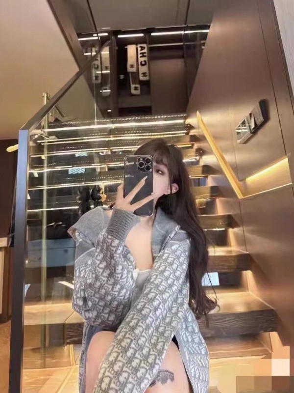 Дамски реверсивен кардиган с качулка, жакард с монограма от кашмир и вълна, лека и топла