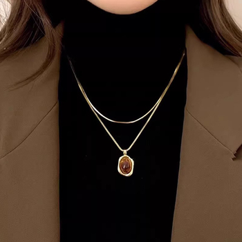 Огърлица с тигрово око, двойно слоена, геометричен дизайн, верига snake bone, дължина 41–50 см, пролет 2025, лек лукс