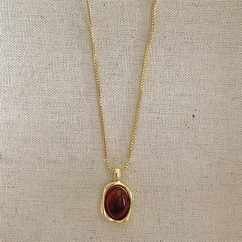 Огърлица с тигрово око, двойно слоена, геометричен дизайн, верига snake bone, дължина 41–50 см, пролет 2025, лек лукс