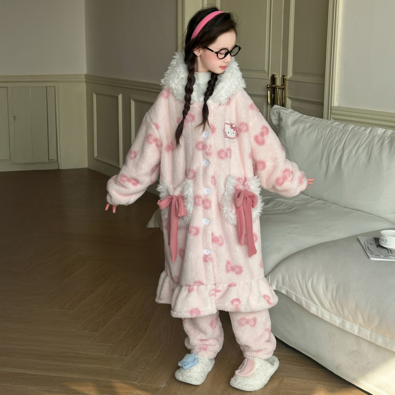 Meitenēm kapucēta naktskleita no korālā velūra, bieza ziemas versija, 99% poliester, mīksta apdare