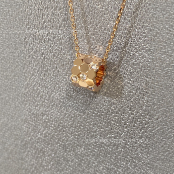 Колие от 925 сребро с ромбовидна висулка в пчелна пита форма, кръстосана верига, електроплатирано, тегло 2.9 g