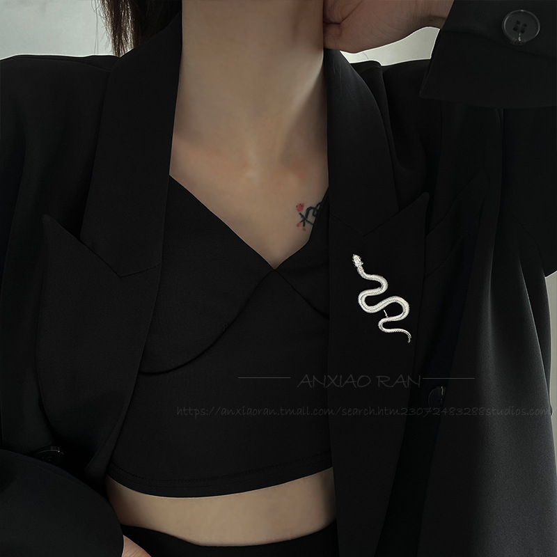 Broš u obliku zmije, unisex stil, zodijalni dizajn, materijal: legura, višefunkcionalna