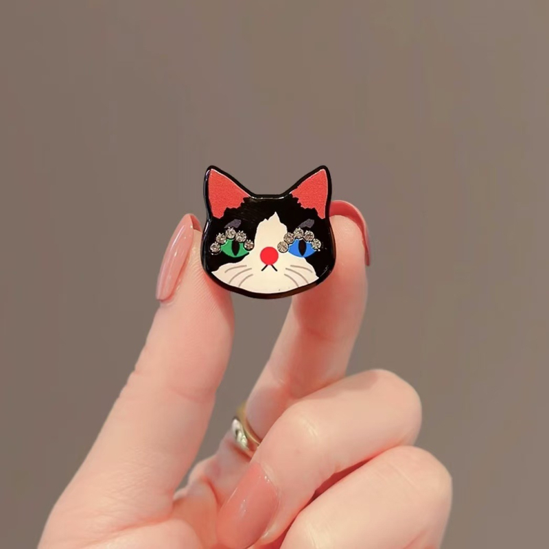 Сплав котешка брошка – мультяшен дизайн, свеж и сладък стил, женска паметна брошка, издание лято 2024
