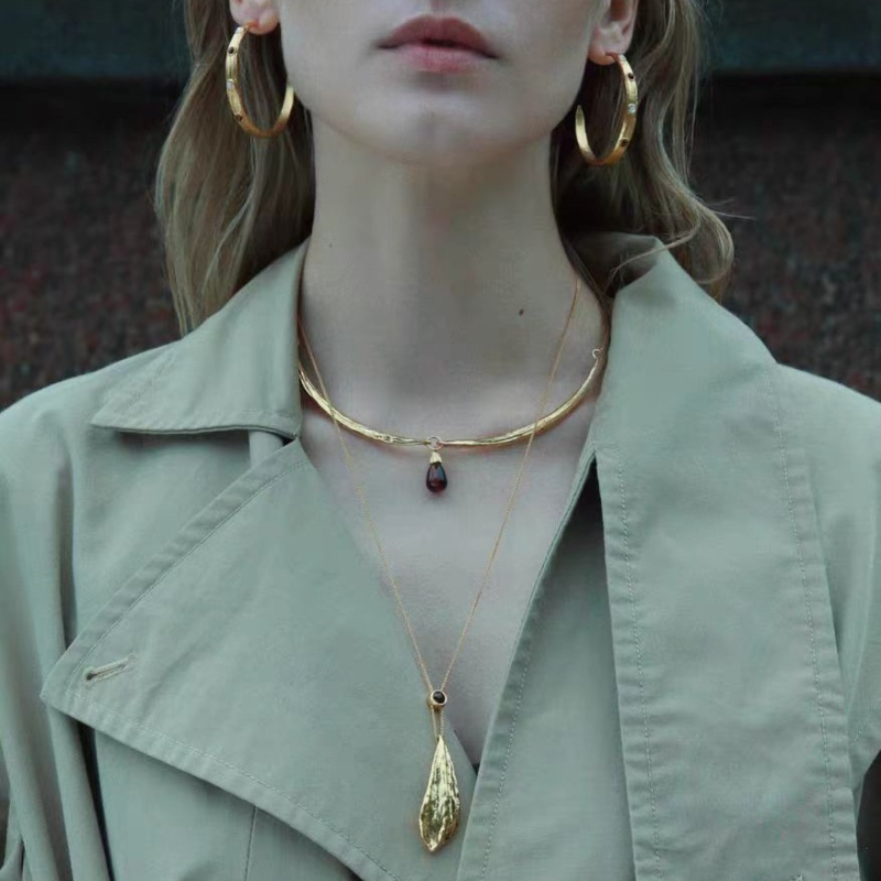 Ogrlica Amulet serije, dugi listić privjesak, dvostruko zlatno i srebrno premaz, jednostavan i svestran dizajn, privjesak od mesinga s premazom 18K zlato/srebro, tigrovo oko i citrin, običan lanac, duljina 55+5 cm, težina 20 g