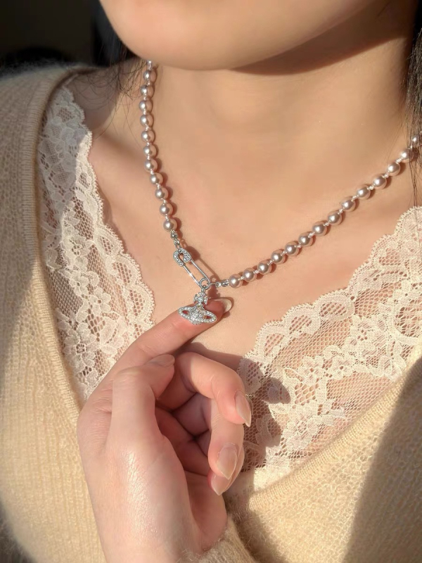 Ogrlica sa zvjezdanim privjeskom, imitativne perle, bakrena legura privjesak, ogrlica s perlama, opseg 41–50 cm, originalni dizajn