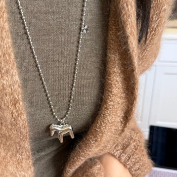 Ogrlica s pony privjeskom u korejskom stilu, visokokvalitetna, minimalističkog dizajna za Godinu konja; bakrena podloga s pravim pozlaćivanjem, lanac s perlicama, duljina 61–70 cm, unisex, geometrijski oblik