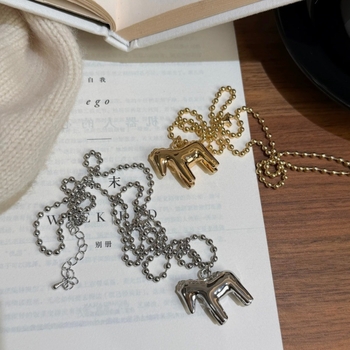 Ogrlica s pony privjeskom u korejskom stilu, visokokvalitetna, minimalističkog dizajna za Godinu konja; bakrena podloga s pravim pozlaćivanjem, lanac s perlicama, duljina 61–70 cm, unisex, geometrijski oblik