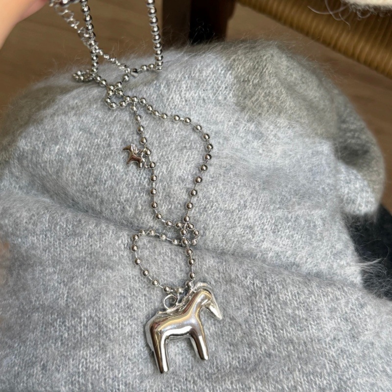 Ogrlica s pony privjeskom u korejskom stilu, visokokvalitetna, minimalističkog dizajna za Godinu konja; bakrena podloga s pravim pozlaćivanjem, lanac s perlicama, duljina 61–70 cm, unisex, geometrijski oblik