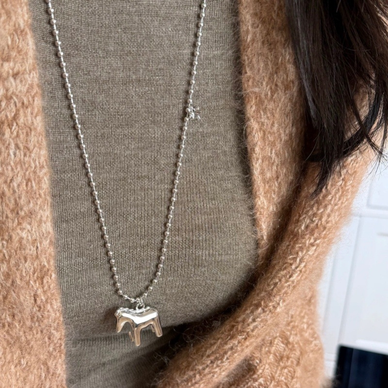 Ogrlica s pony privjeskom u korejskom stilu, visokokvalitetna, minimalističkog dizajna za Godinu konja; bakrena podloga s pravim pozlaćivanjem, lanac s perlicama, duljina 61–70 cm, unisex, geometrijski oblik