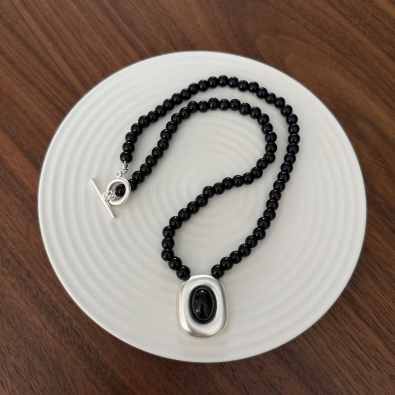 Колие с геометрични мъниста и медна висулка – ръчно изработено, електроплатирано, дължина 41–50 см