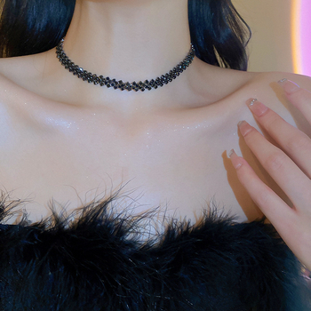 Choker ogrlica s kristalima, elegantan geometrijski dizajn, duljina 41-50 cm, težina 12 g, lanac: običan