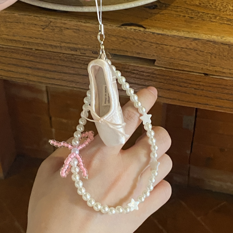 Lanac za telefon i ključeve s motivom baletnih cipela, ručno izrađeni perlasti ukras, materijal plastika/smola, originalni dizajn, proljeće 2024