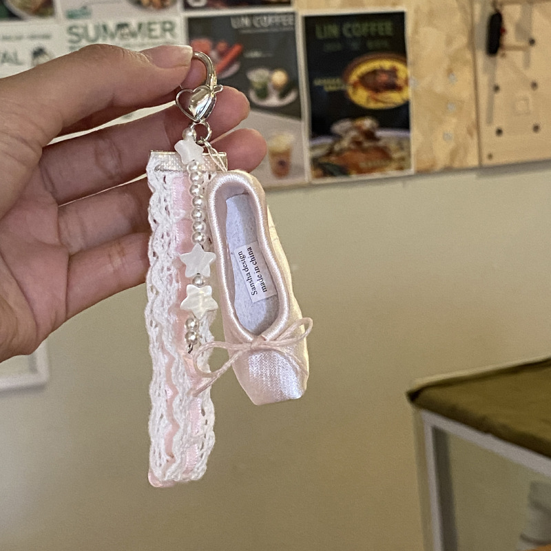Lanac za telefon i ključeve s motivom baletnih cipela, ručno izrađeni perlasti ukras, materijal plastika/smola, originalni dizajn, proljeće 2024