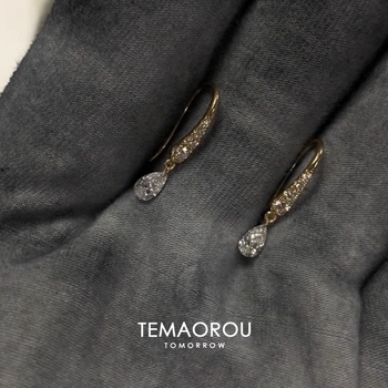 Geometriai formájú fülbevalók cirkónium bojttal, ötvözetből, női stílus