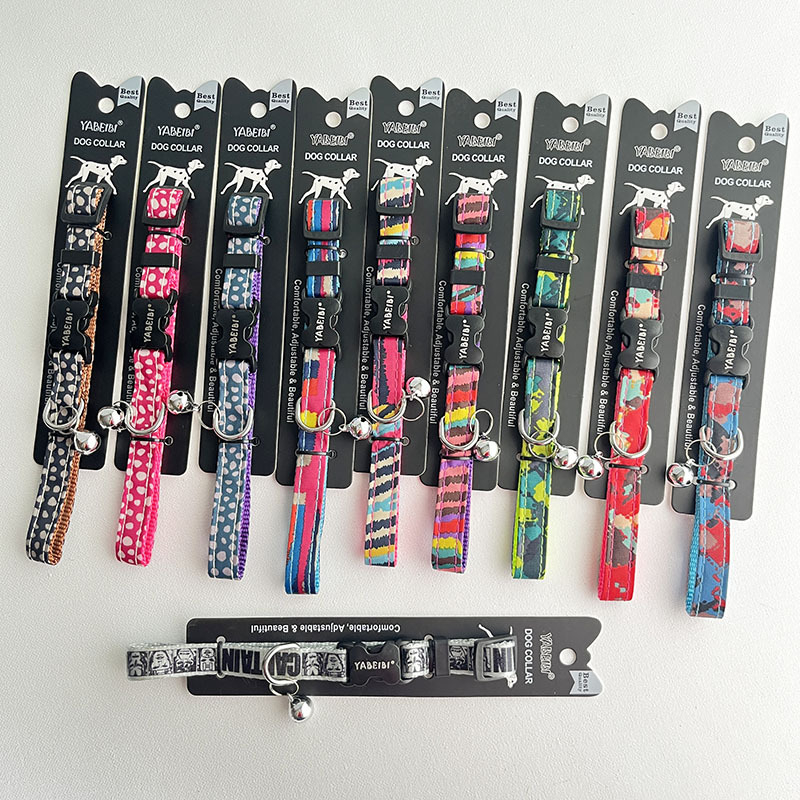Nylonový obojok s pruhovaným vzorom pre mačky a psy (Materiál: Nylon; Vzor: Pruhovaný; Štýl: Voľný; Všeobecné použitie; 4 sezóny)