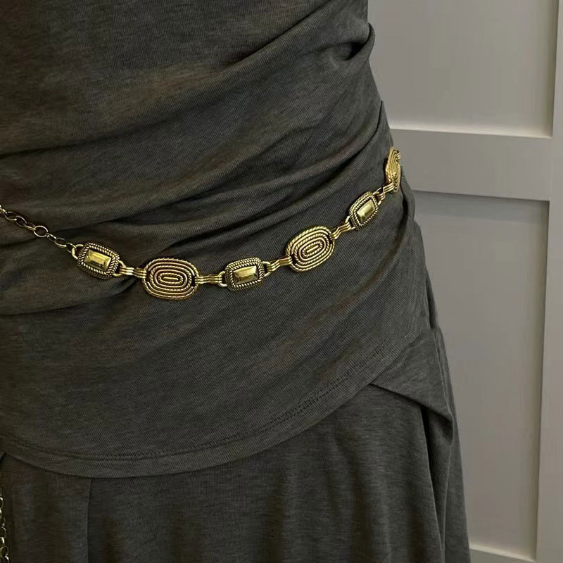 Колан за талия с резбована верига, метална конструкция; катарама от сплав; закопчаване с кука; ширина 2–4 см; електроплатинг