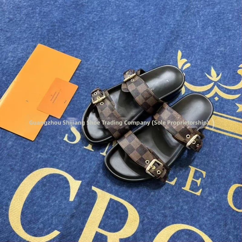 Unisex flipflopi pieaugušajiem, augšējā daļa no mikrošķiedras ādas, gumijas zole, aizvēršana ar vienu klikšķi