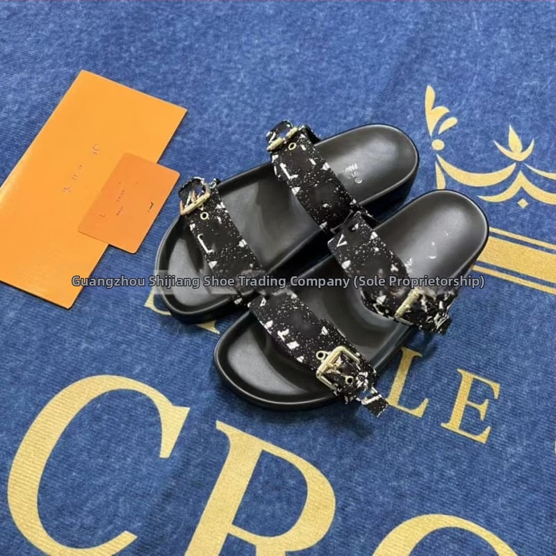 Unisex flipflopi pieaugušajiem, augšējā daļa no mikrošķiedras ādas, gumijas zole, aizvēršana ar vienu klikšķi