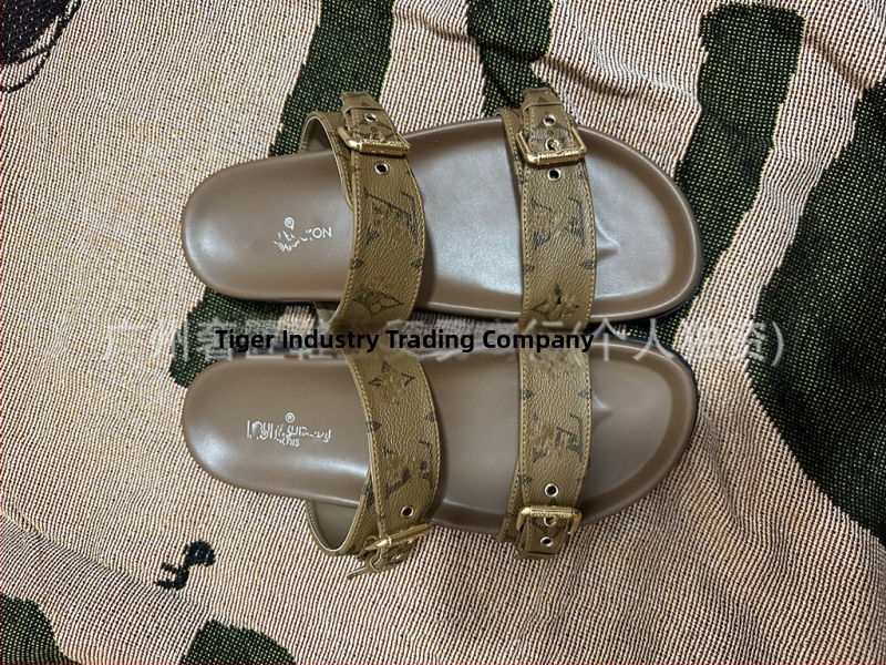 Unisex čības ar mikrofibras ādas augšpusi, gumijas zole, monogrāfijas dizains, biznesa stils, aizvēršana ar vienu kustību