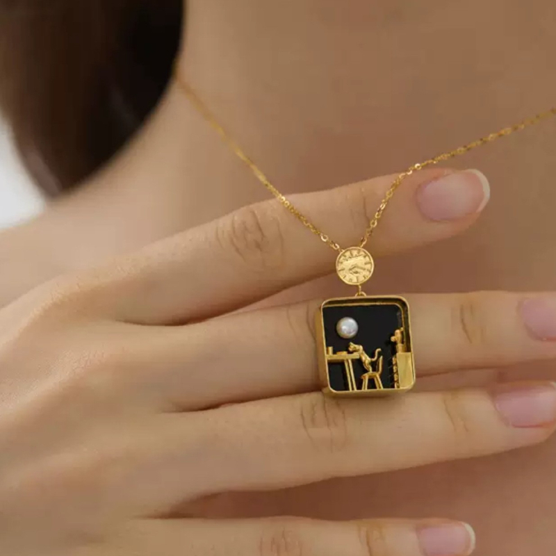 Colier Cat at Home — pandant din aliaj, lanț obișnuit, stil lux lejer, pentru femei