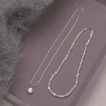 Nakit za ključnu kost s dvostruko sloje Baroknih bisera, lanac bisera, prirodne sladkovodne bisere, privjesak: sladkovodna bisera, težina 10 g