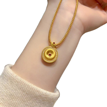 Колие от позлатен мед с електроплакиране, Руй Пинган ключалка стил, произход Гуанджоу, лято 2025 (Материал: позлатен мед; Обработка: електроплакиране; Произход: Гуанджоу; Година/Сезон: лято 2025)