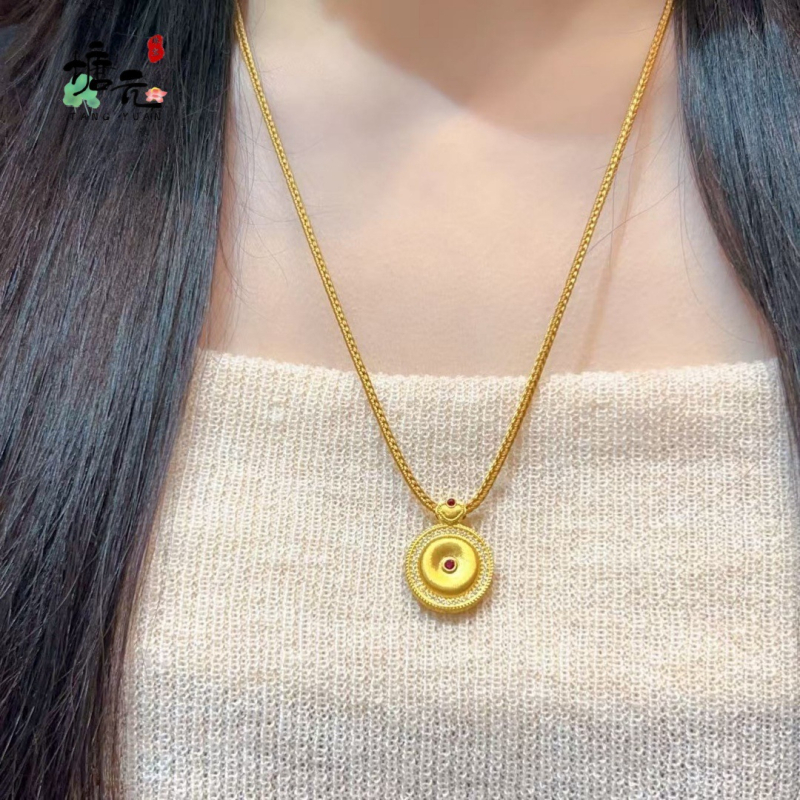 Колие от позлатен мед с електроплакиране, Руй Пинган ключалка стил, произход Гуанджоу, лято 2025 (Материал: позлатен мед; Обработка: електроплакиране; Произход: Гуанджоу; Година/Сезон: лято 2025)