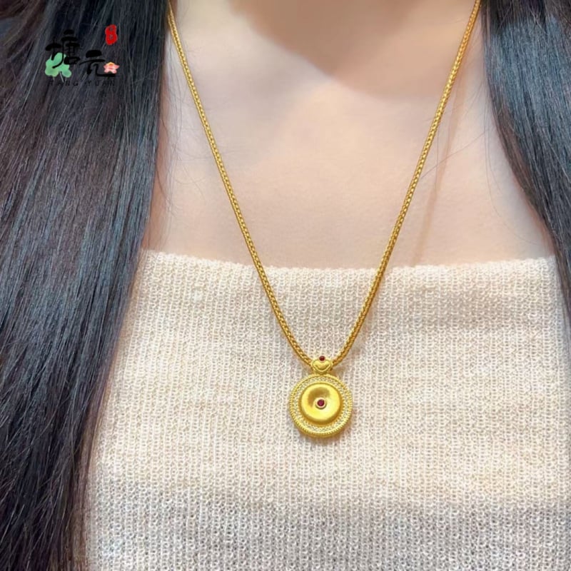 Колие от позлатен мед с електроплакиране, Руй Пинган ключалка стил, произход Гуанджоу, лято 2025 (Материал: позлатен мед; Обработка: електроплакиране; Произход: Гуанджоу; Година/Сезон: лято 2025)