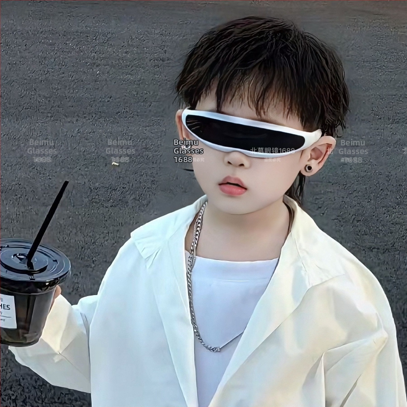 Futuristlikud laste päikeseklaasid, täisraam PC, läätsed AC, UV-380, erilise peegelkujundusega, Läbilaskvus Kategooria 2, poistele