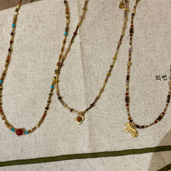 Colier pentru femei, mărgele din piatră naturală, lanț clavicular, cu inserții din pietre mixte, vara 2024